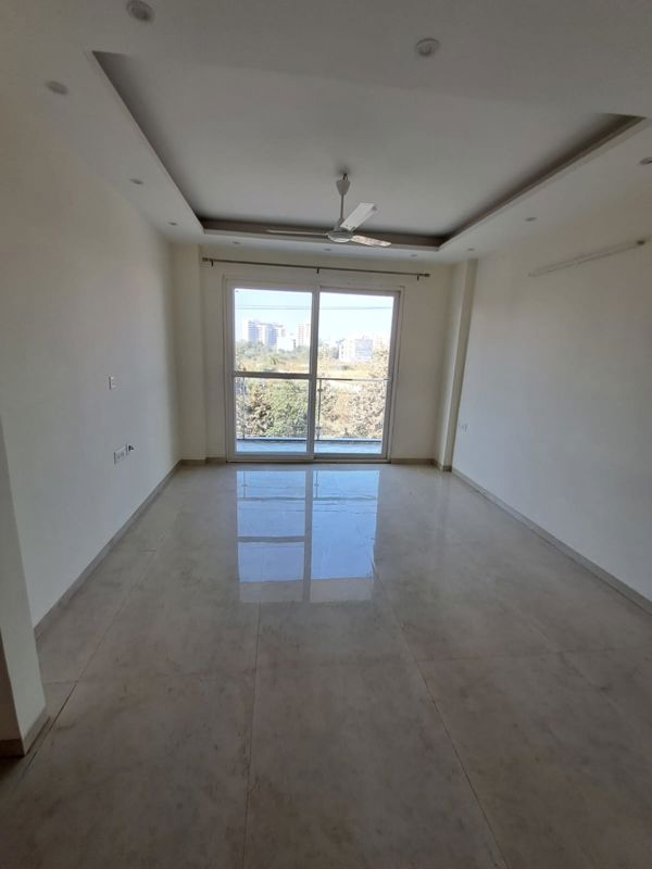 3 BHK for rent in Sushant Lok Iii, Gurugram — semi-furnished — 2200 sq.ft