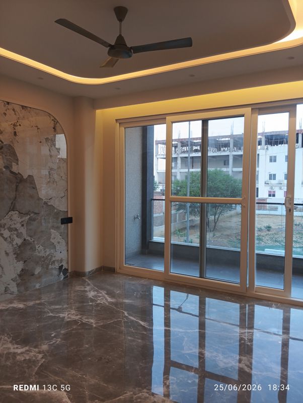3 BHK for rent in Sushant Lok Iii, Gurugram — semi-furnished — 1350 sq.ft