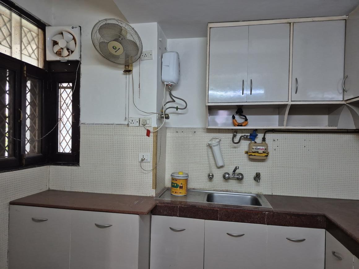 3 BHK for rent in Sushant Lok Phase 1, Gurugram — semi-furnished — 1600 sq.ft — CGHS Agrim Apartment