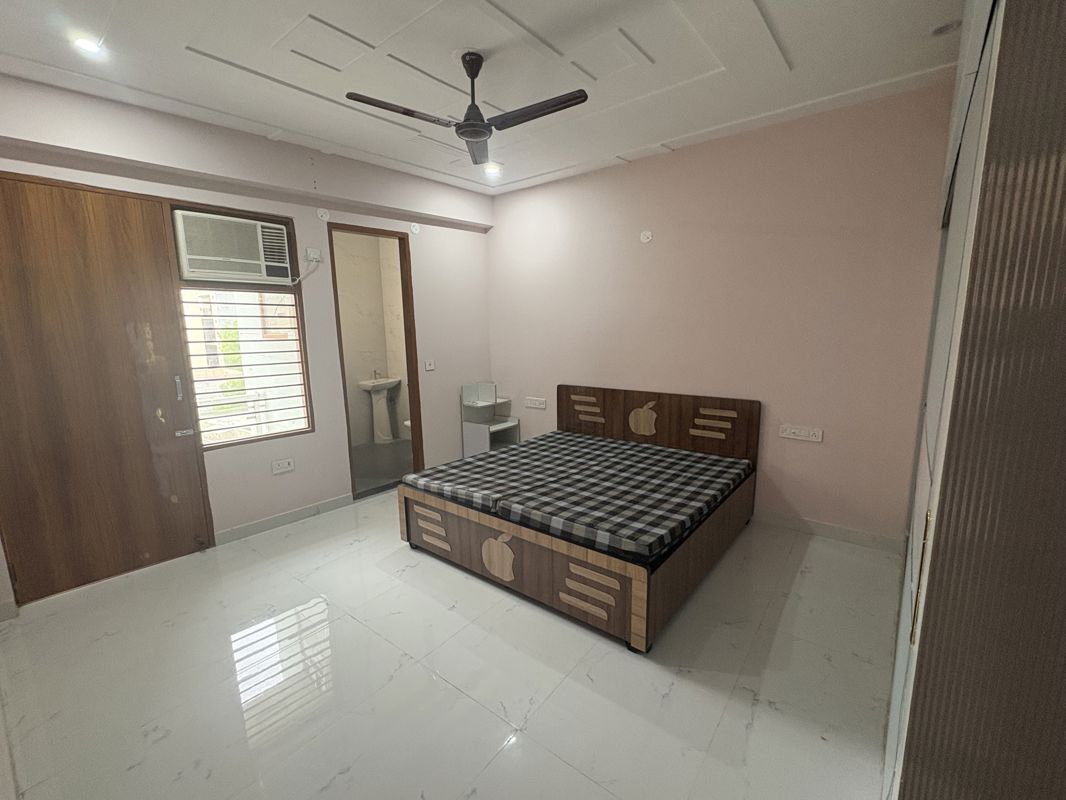 3 BHK for rent in Wazirabad, Gurugram — furnished — 1800 sq.ft