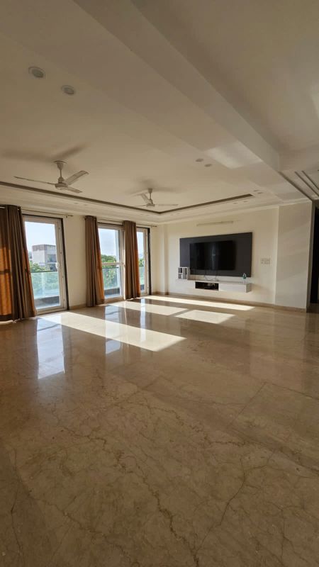4 BHK for rent in Dlf City Phase 3, Gurugram — semi-furnished — 400 sq.ft