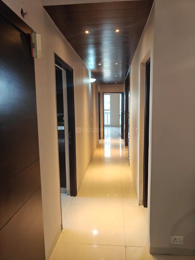 4 BHK for rent in DLF Phase 2, Gurugram — semi-furnished — 1700 sq.ft — DLF Oakwood Estate