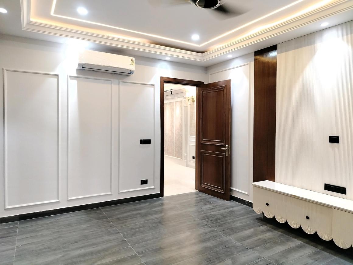 4 BHK for rent in DLF Phase 2, Gurugram — semi-furnished — 2900 sq.ft — Emaar MGF The Vilas