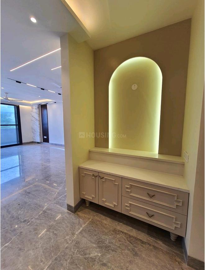 4 BHK for rent in DLF Phase 4, Gurugram — semi-furnished — 2800 sq.ft