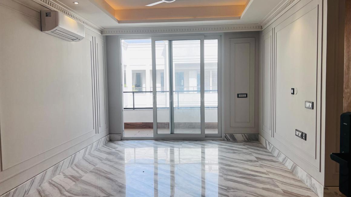 4 BHK for rent in DLF Phase 5, Gurugram — semi-furnished — 2500 sq.ft — DLF The Grove