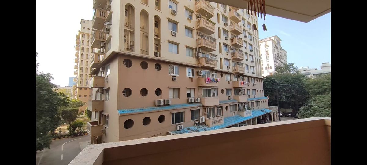4 BHK for rent in Dlf Phase iv, Gurugram — semi-furnished — 1701 sq.ft — DLF Ridgewood Estate
