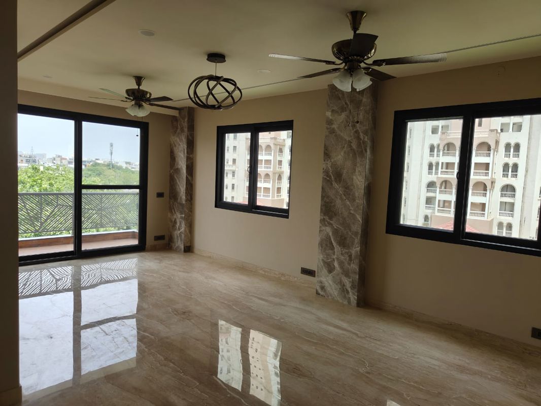 4 BHK for rent in Dlf Phase iv, Gurugram — semi-furnished — 270 sq.ft — DLF City Phase IV
