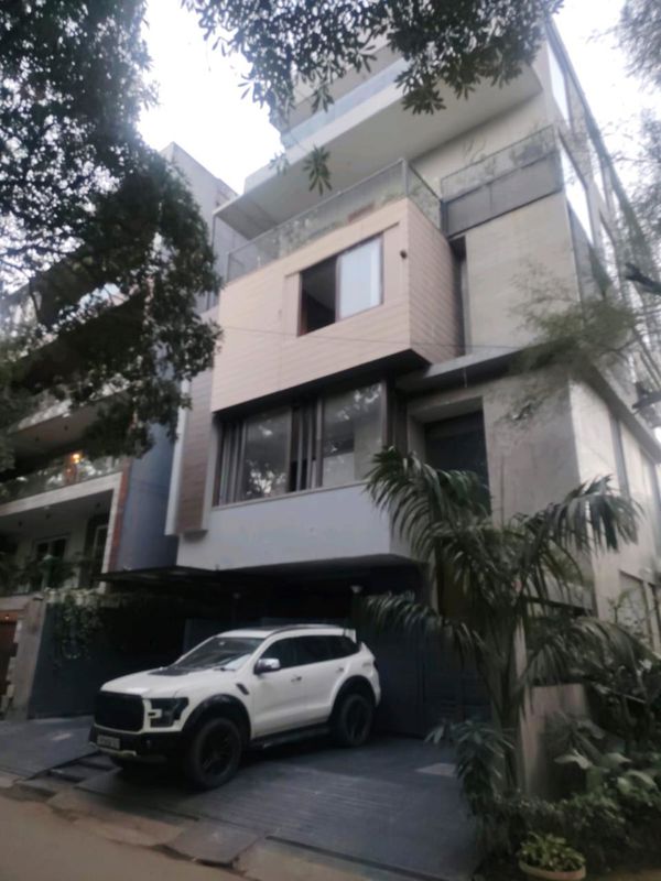 4 BHK for rent in Dlf Phase iv, Gurugram — semi-furnished — 3000 sq.ft — DLF City Phase IV