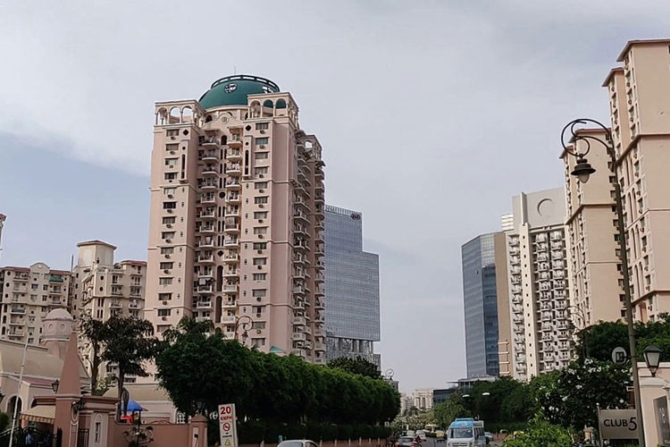 4 BHK for rent in Dlf Phase V, Gurugram — semi-furnished — 2558 sq.ft — DLF Trinity Towers