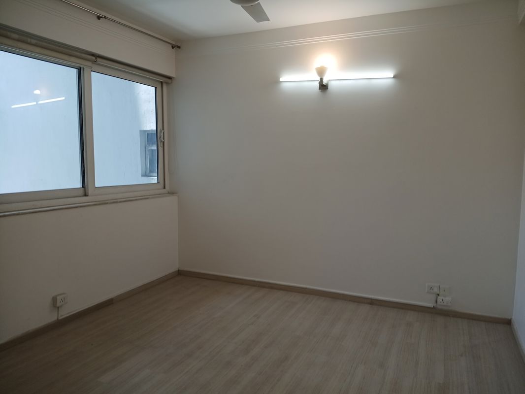 4 BHK for rent in Dlf Phase V, Gurugram — semi-furnished — 4200 sq.ft — DLF City Phase V