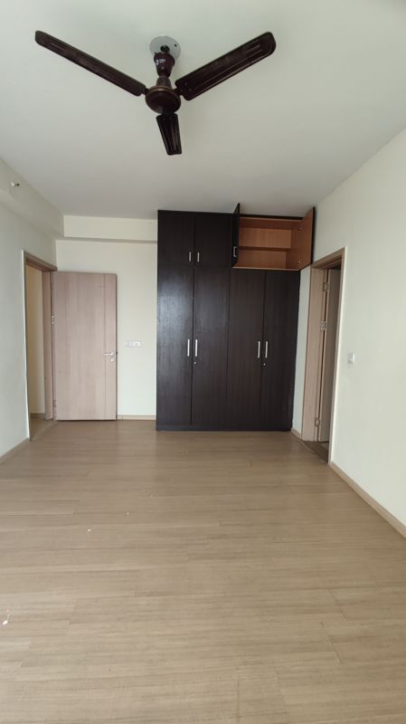 4 BHK for rent in Manesar Sector 1a, Gurugram — semi-furnished — 2350 sq.ft — DLF Express Greens