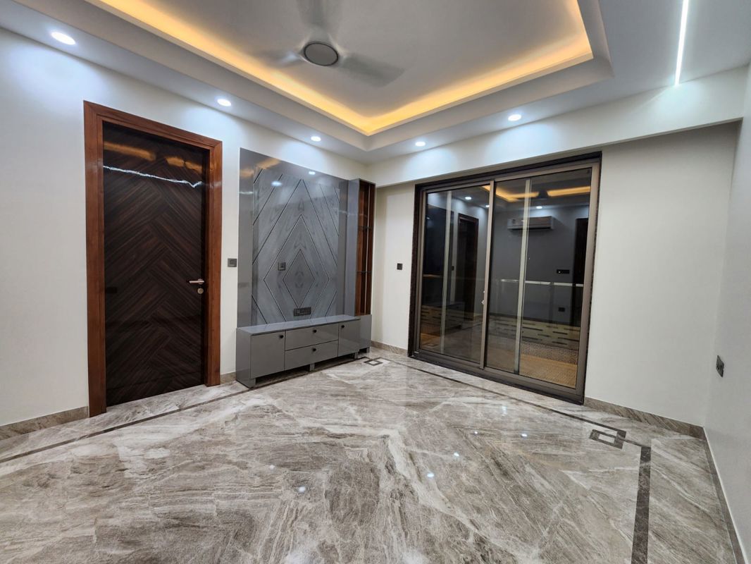 4 BHK for rent in New Palam Vihar Phase 1, Gurugram — furnished — 342 sq.ft