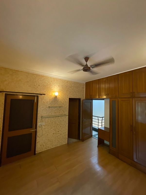4 BHK for rent in Nirvana Country, Gurugram — semi-furnished — 3000 sq.ft — Unitech Deerwood Chase