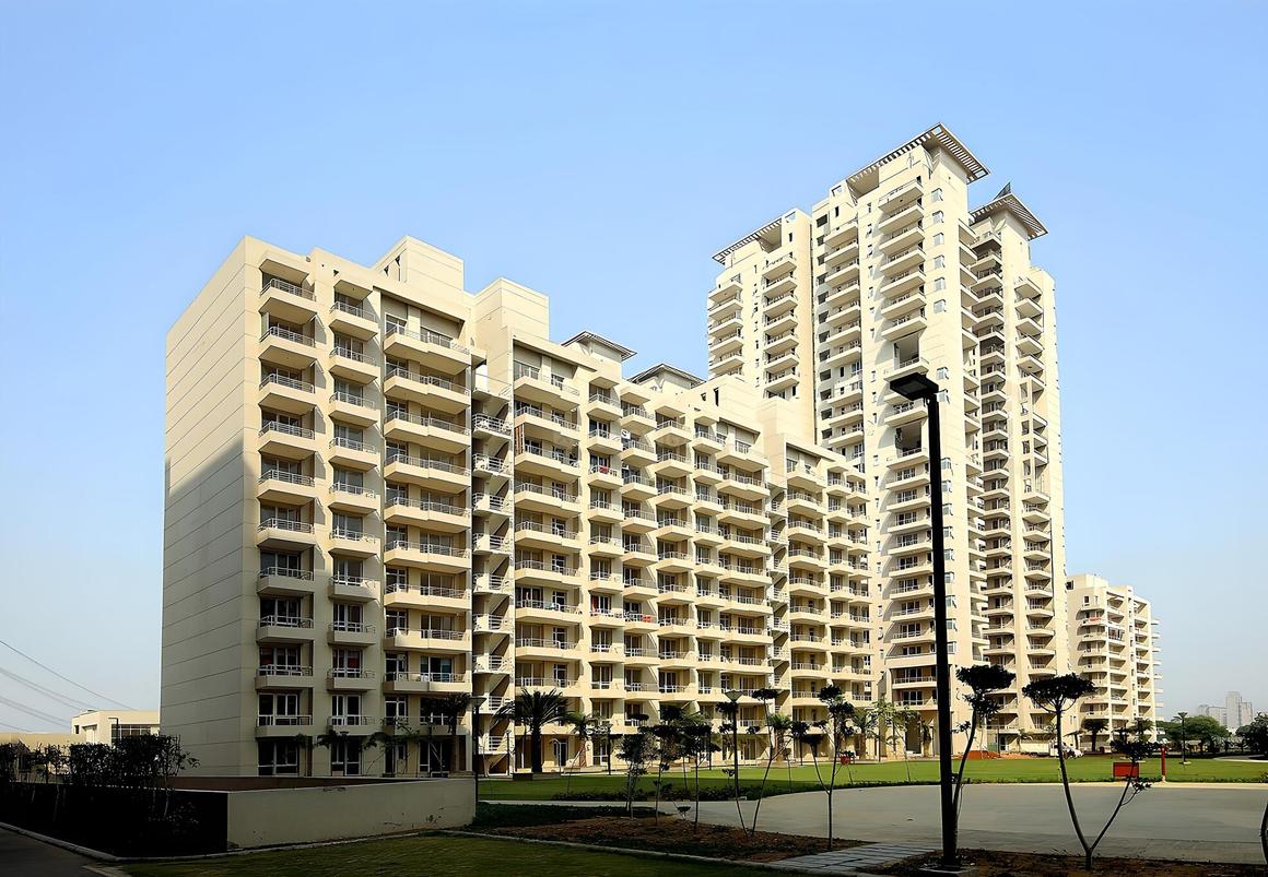 4 BHK for rent in Sector 103, Gurugram — semi-furnished — 2700 sq.ft — Indiabulls Centrum Park