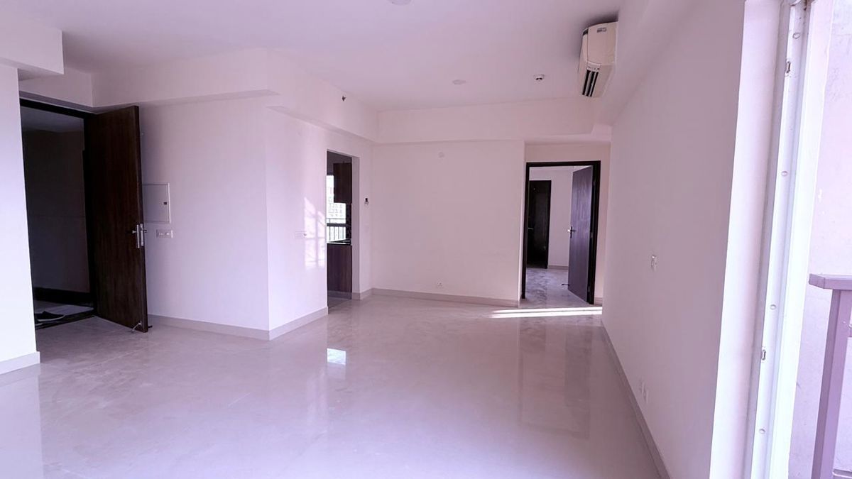 4 BHK for rent in Sector 106, Gurugram — semi-furnished — 2720 sq.ft — Godrej Meridien