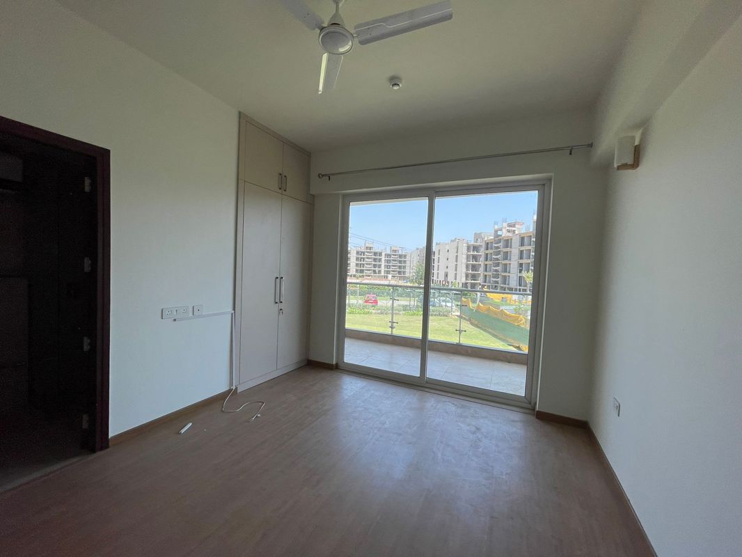 4 BHK for rent in Sector 106, Gurugram — semi-furnished — 2720 sq.ft — Godrej Meridien