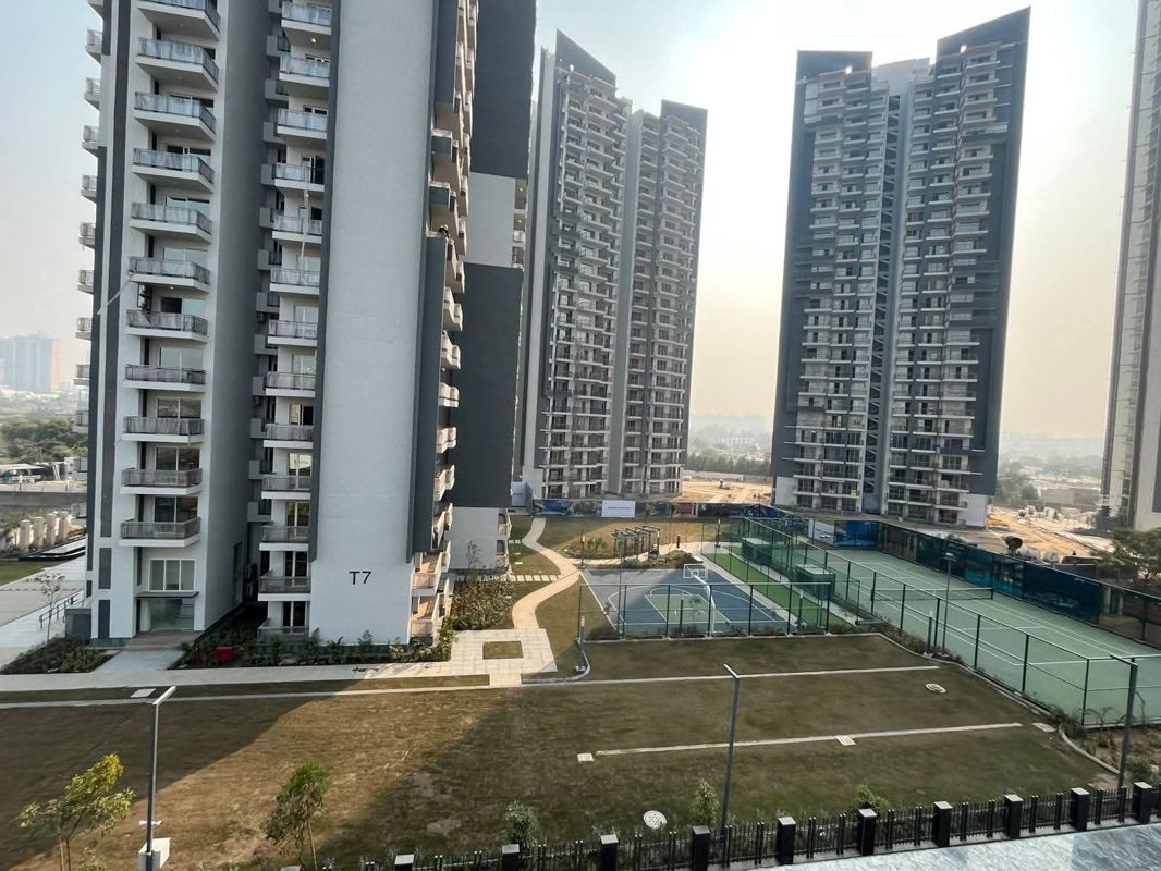 4 BHK for rent in Sector 106, Gurugram — semi-furnished — 2720 sq.ft — Godrej Meridien