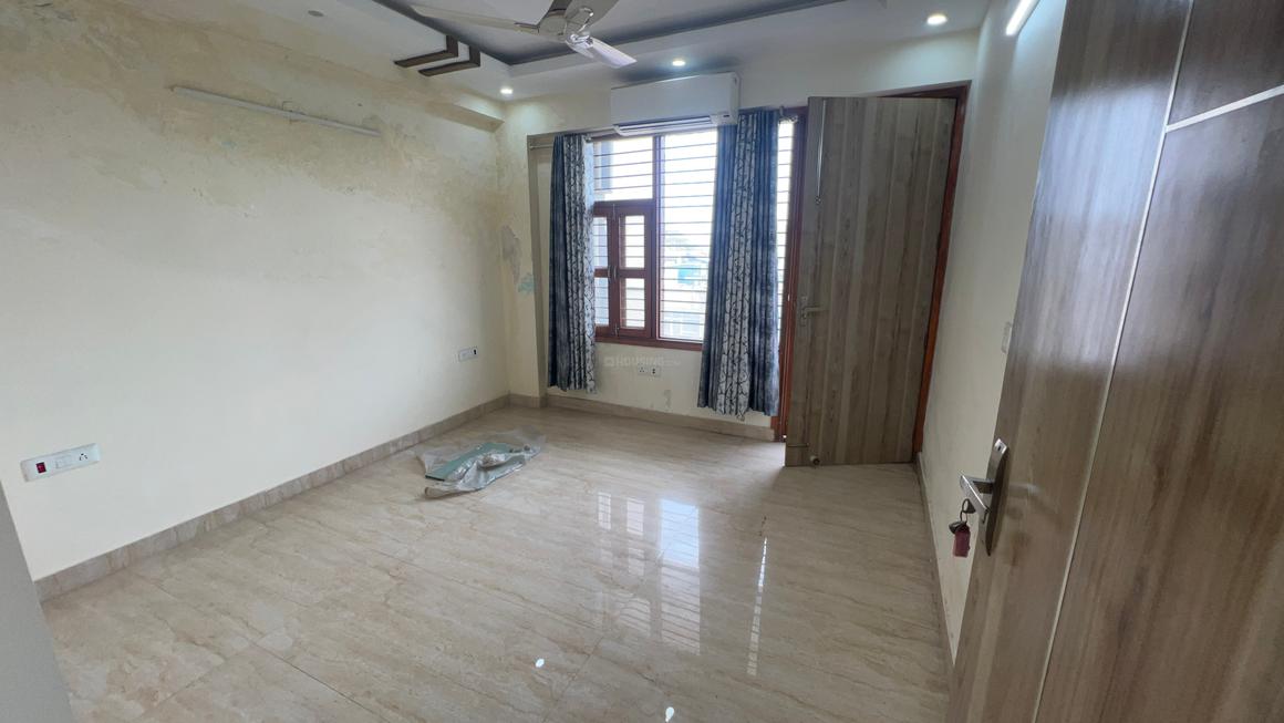 4 BHK for rent in Sector 10A, Gurugram — semi-furnished — 2000 sq.ft