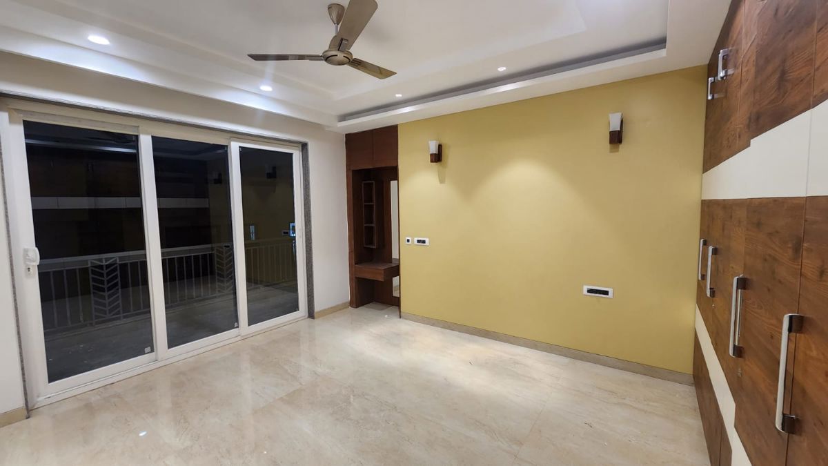 4 BHK for rent in Sector 15, Gurugram — semi-furnished — 2700 sq.ft
