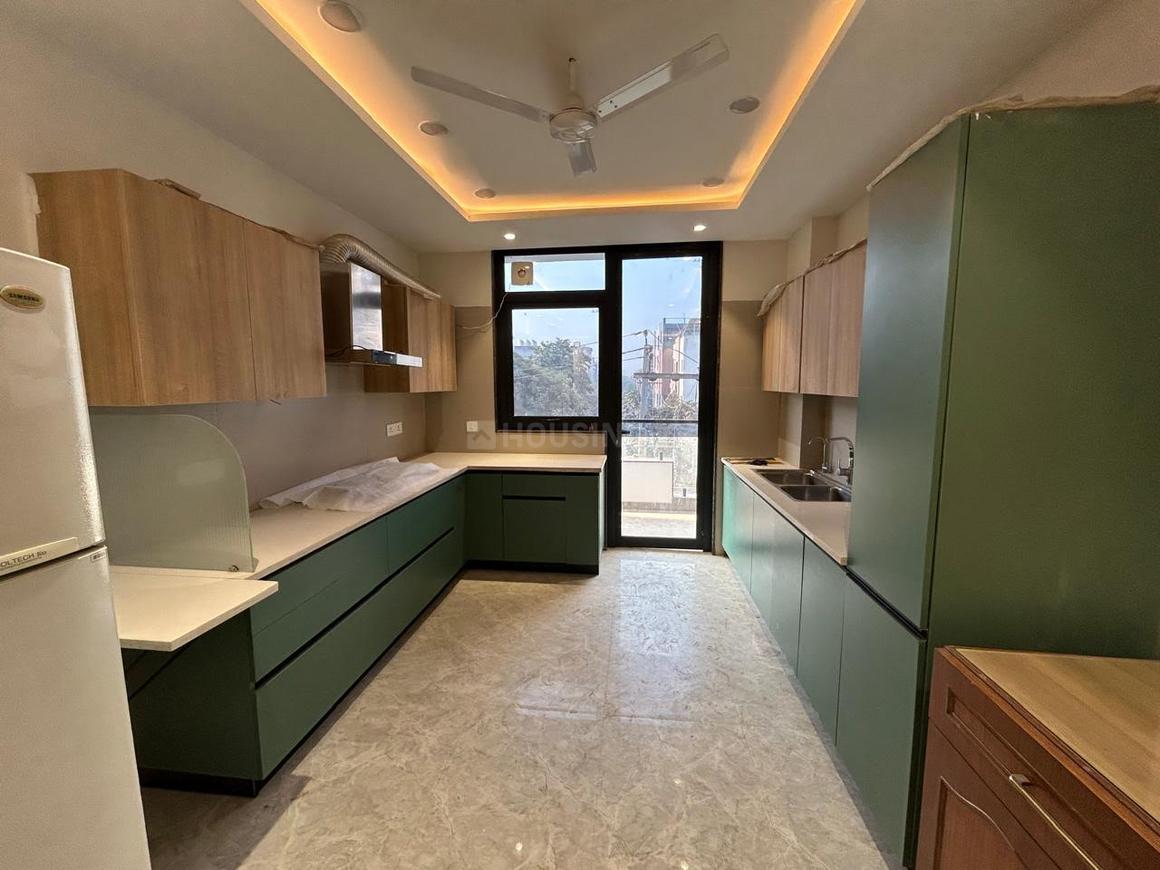 4 BHK for rent in Sector 27, Gurugram — semi-furnished — 2500 sq.ft
