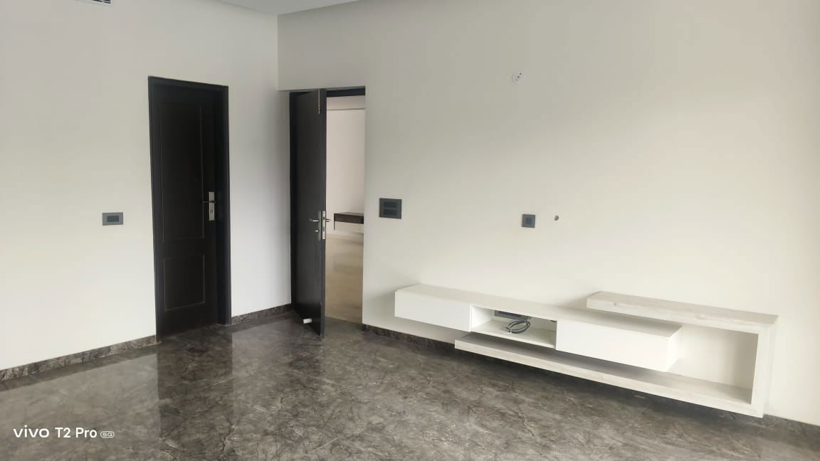 4 BHK for rent in Sector 33, Gurugram — semi-furnished — 4500 sq.ft — Unitech Uniworld Resorts-The Residences