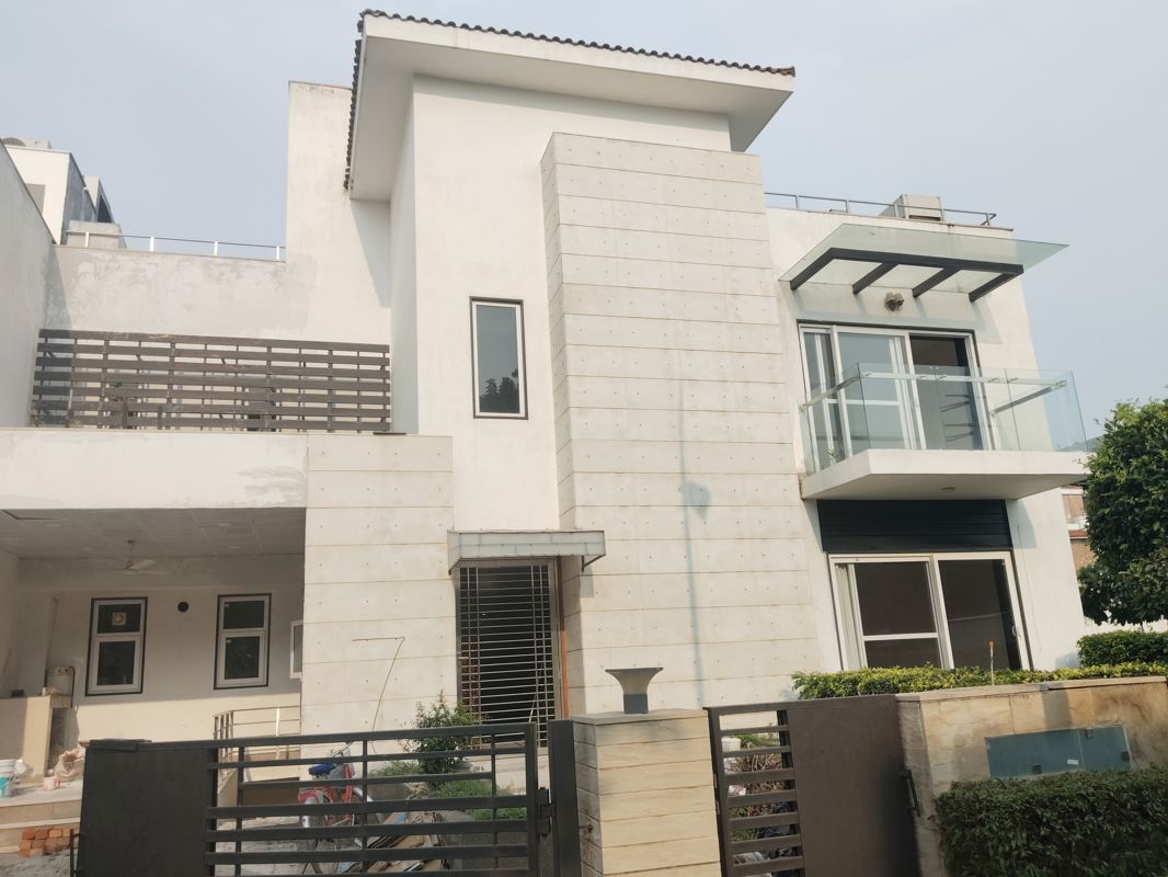 4 BHK for rent in Sector 33, Gurugram — semi-furnished — 7080 sq.ft — Unitech Uniworld Resorts-The Residences