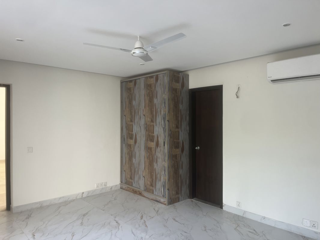 4 BHK for rent in Sector 33, Gurugram — semi-furnished — 500 sq.ft — Unitech Uniworld Resorts-The Residences