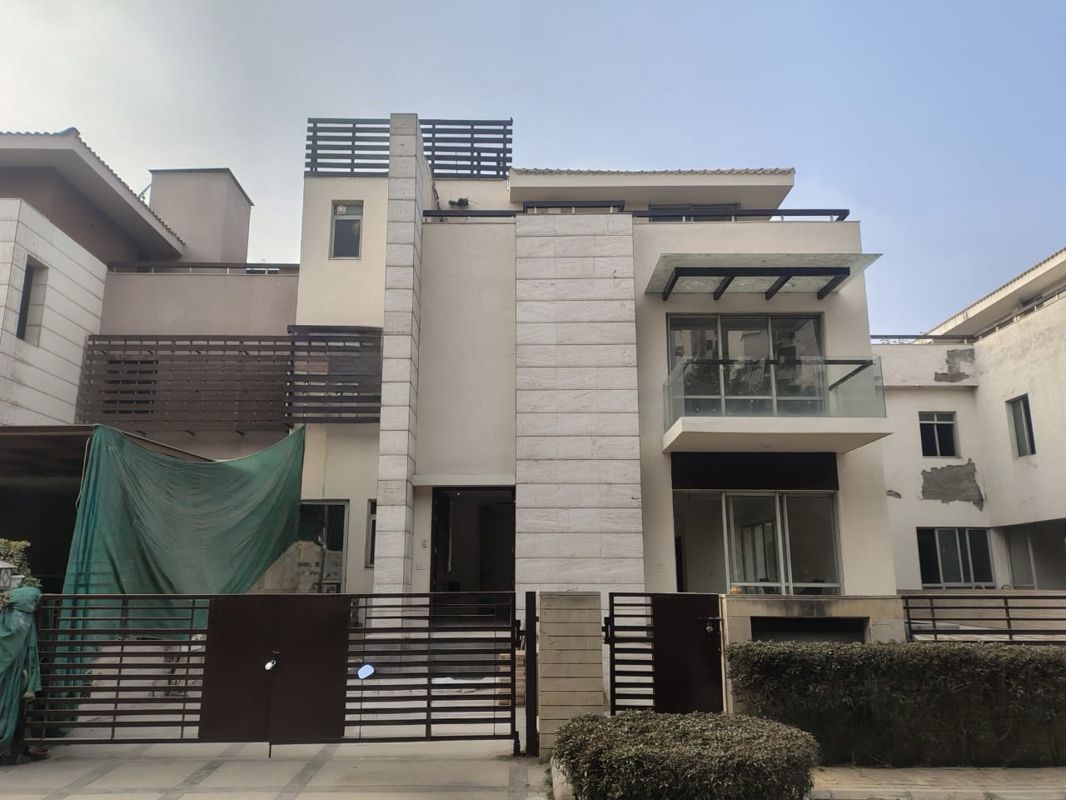 4 BHK for rent in Sector 33, Gurugram — semi-furnished — 500 sq.ft — Unitech Uniworld Resorts-The Residences