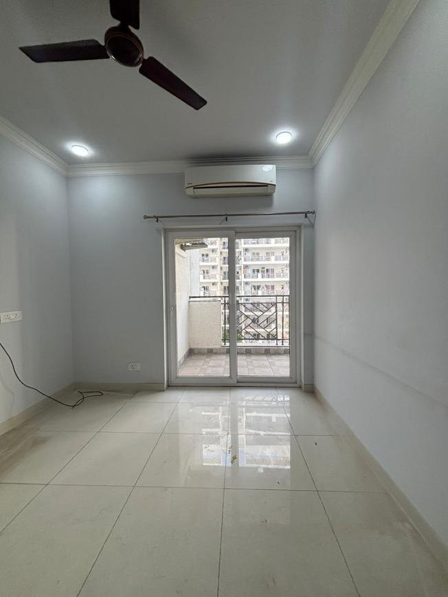 4 BHK for rent in Sector 33, Gurugram — semi-furnished — 2400 sq.ft — Central Park Flower Valley