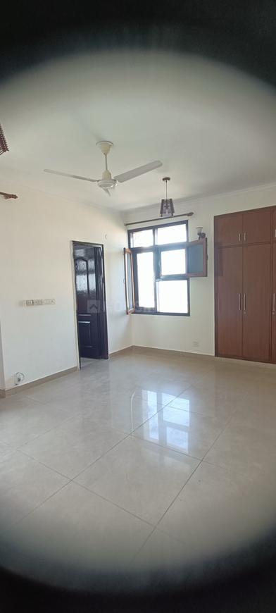 4 BHK for rent in Sector 39, Gurugram — semi-furnished — 2600 sq.ft — CGHS Milan