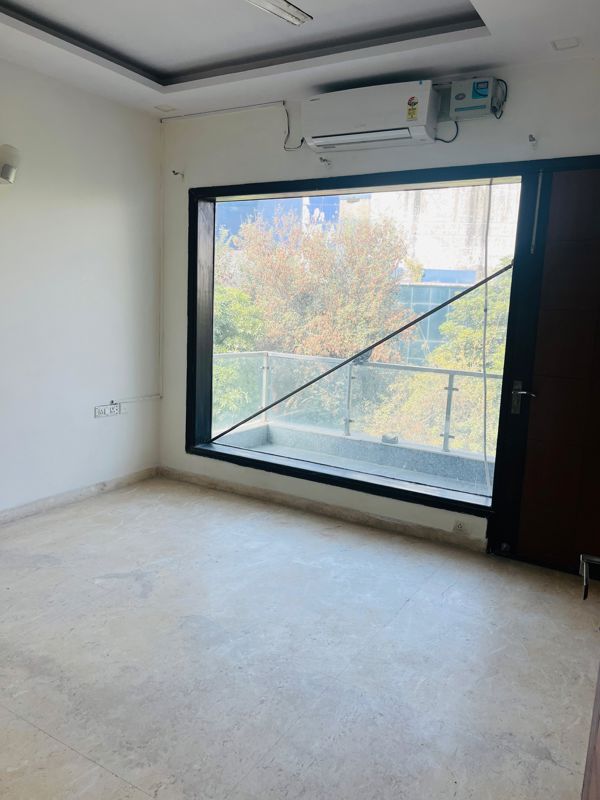 4 BHK for rent in Sector 49, Gurugram — semi-furnished — 2250 sq.ft — Uppal Southend