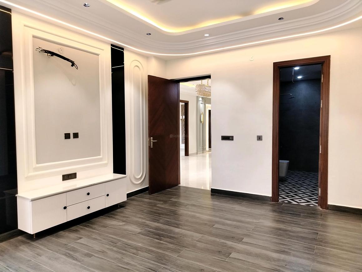4 BHK for rent in Sector 51, Gurugram — semi-furnished — 2400 sq.ft — Swaraj Homes Abhinandan CGHS