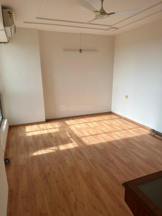 4 BHK for rent in Sector 53, Gurugram — semi-furnished — 2610 sq.ft — DLF Westend Heights
