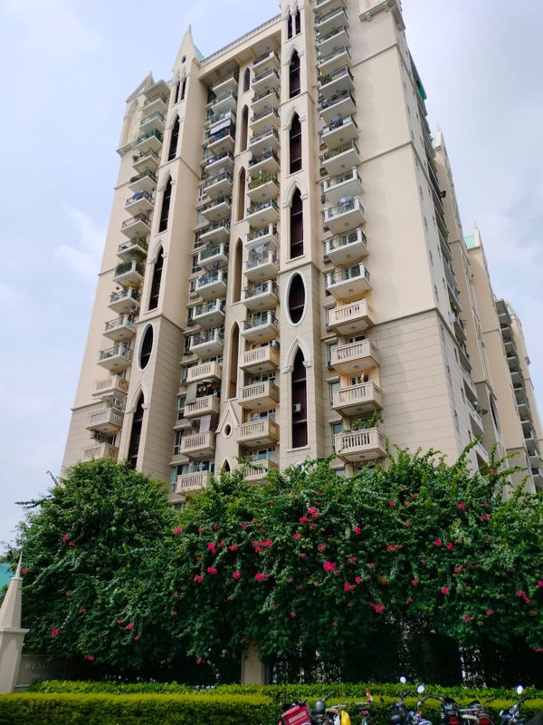 4 BHK for rent in Sector 53, Gurugram — semi-furnished — 2600 sq.ft — DLF Westend Heights