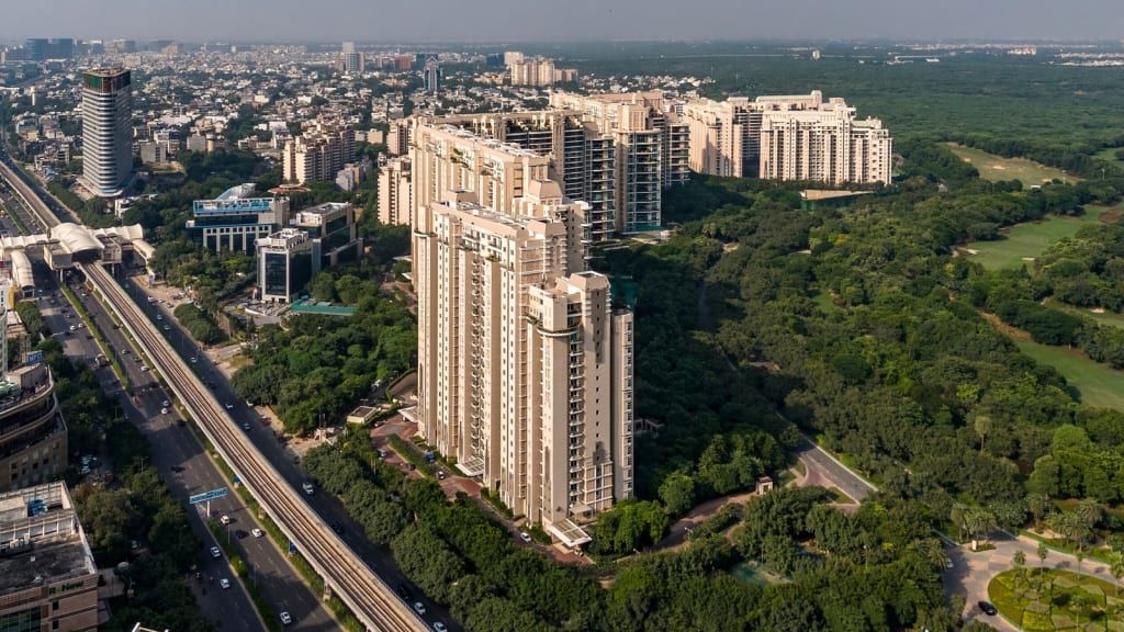 4 BHK for rent in Sector 54, Gurugram — semi-furnished — 3000 sq.ft — DLF Summit Plaza