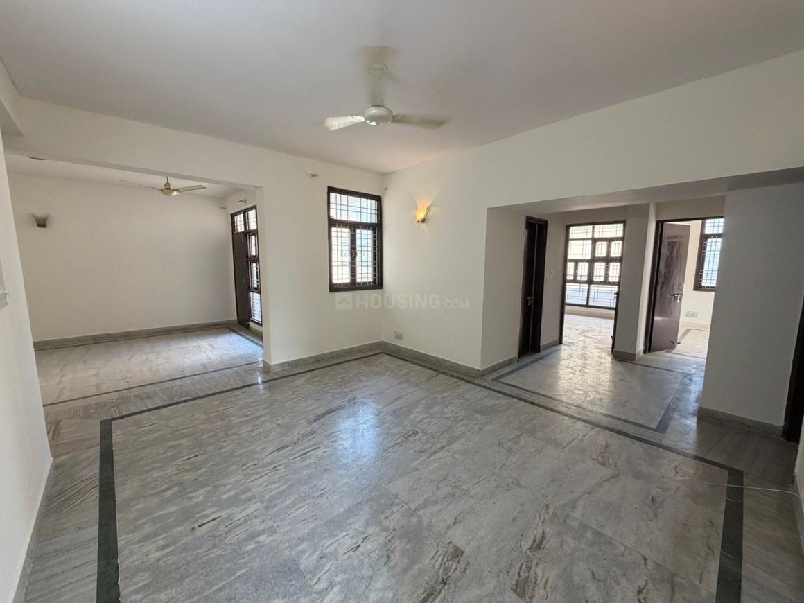 4 BHK for rent in Sector 54, Gurugram — semi-furnished — 2000 sq.ft — Sunischit Apartments