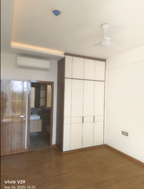 4 BHK for rent in Sector 54, Gurugram — semi-furnished — 2704 sq.ft — DLF Park Place