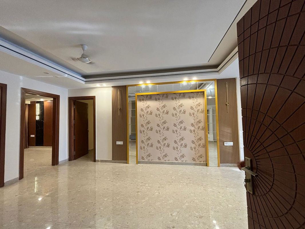 4 BHK for rent in Sector 67a, Gurugram — semi-furnished — 2400 sq.ft — Aradhya Homes