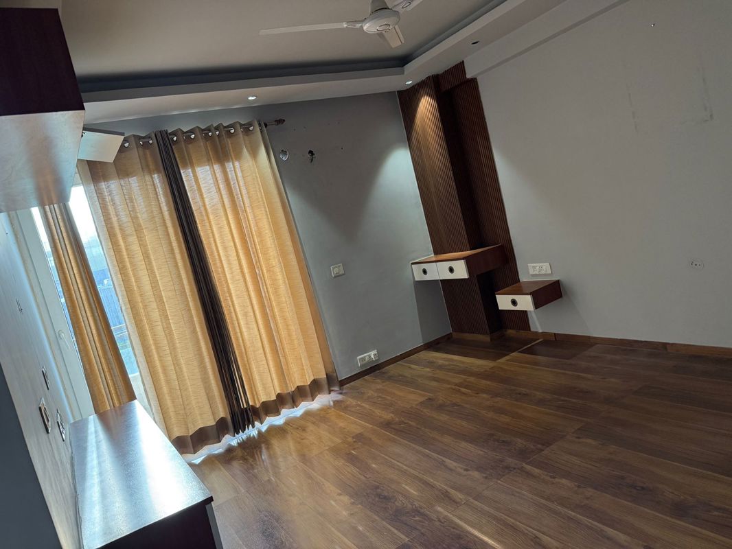 4 BHK for rent in Sector 69, Gurugram — semi-furnished — 2750 sq.ft — Tulip Violet