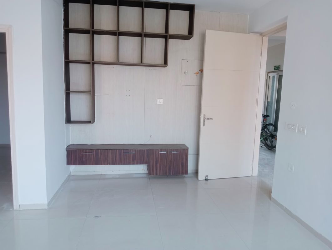 4 BHK for rent in Sector 69, Gurugram — semi-furnished — 2010 sq.ft — Tulip Violet