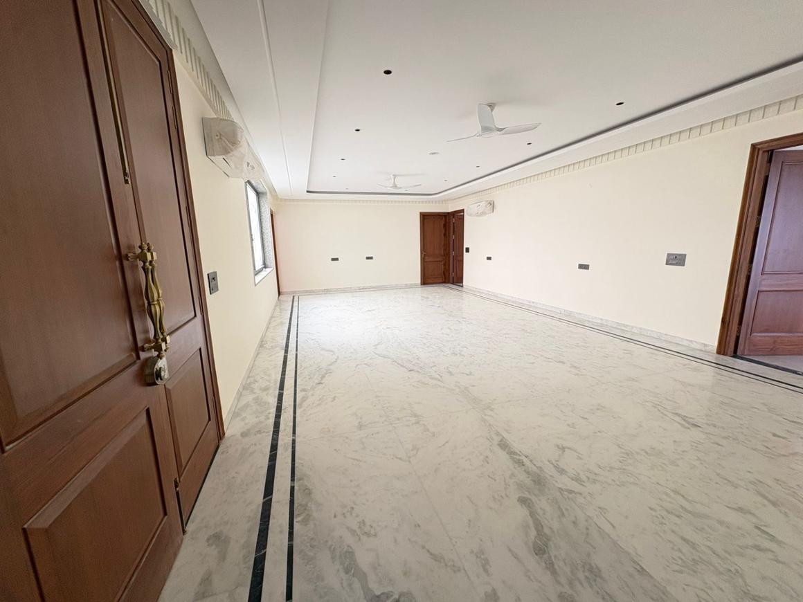 4 BHK for rent in Sector 73, Gurugram — semi-furnished — 5500 sq.ft