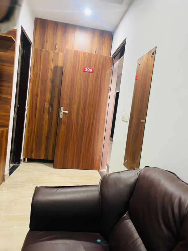 4 BHK for rent in Sushant Lok I, Gurugram — furnished — 215 sq.ft