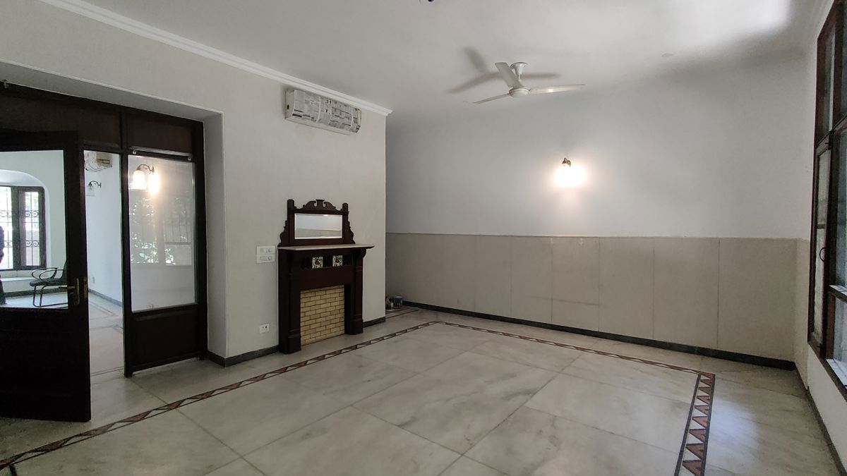4 BHK for rent in Sushant Lok I, Gurugram — semi-furnished — 5000 sq.ft