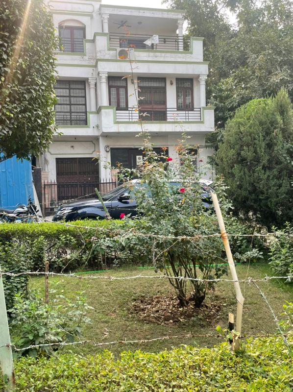 5 BHK for rent in Dlf Phase iv, Gurugram — semi-furnished — 240 sq.ft — DLF City Phase IV