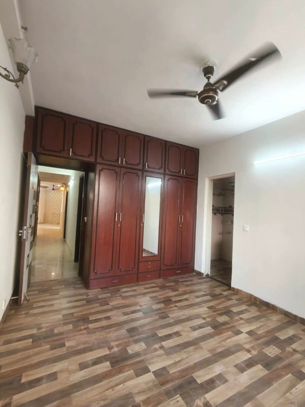 5 BHK for rent in Dlf Phase V, Gurugram — semi-furnished — 1550 sq.ft — DLF The Princeton Estate