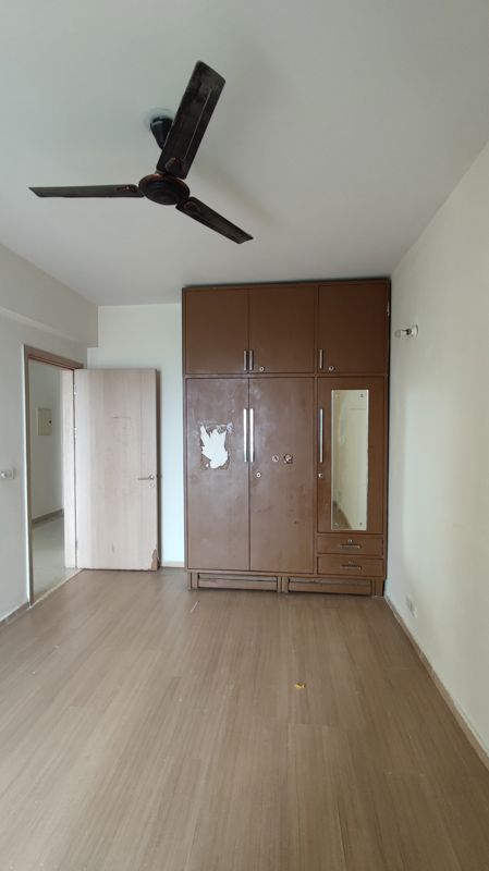 5 BHK for rent in Manesar Sector 1a, Gurugram — semi-furnished — 1501 sq.ft — DLF Express Greens
