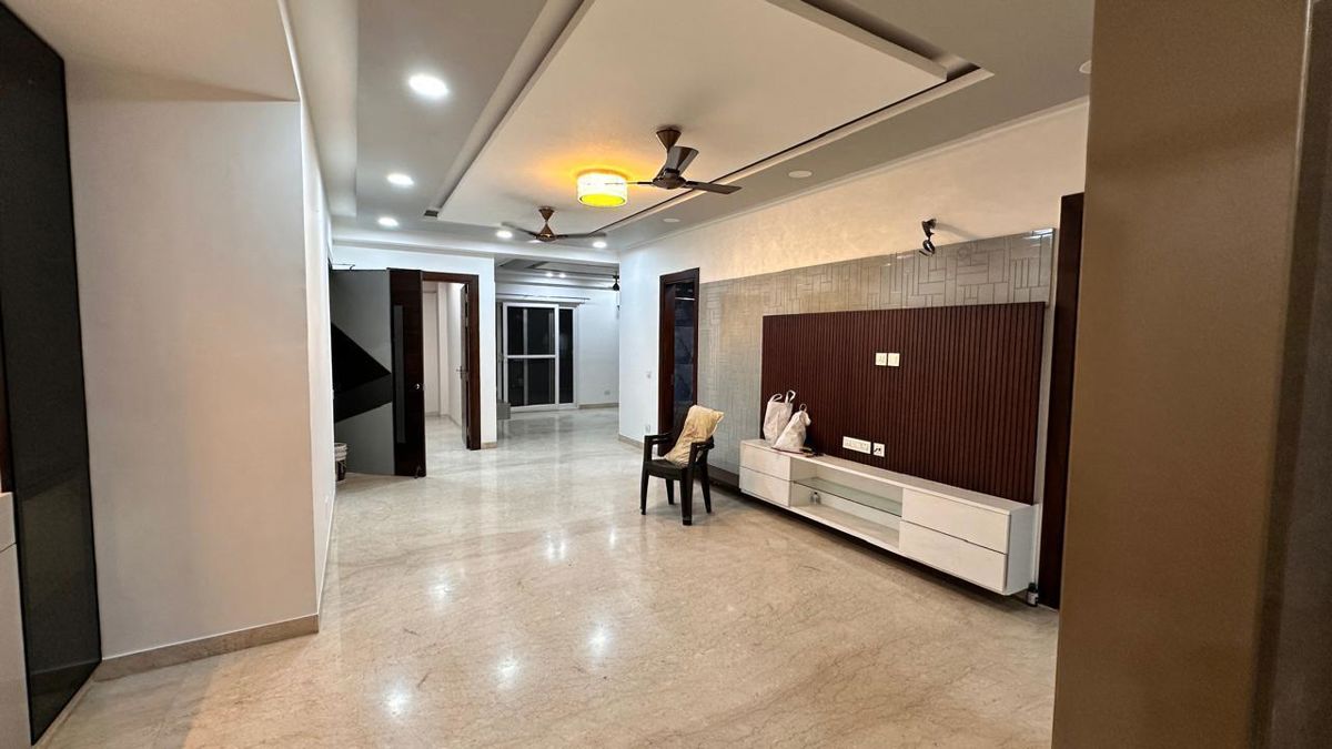 5 BHK for rent in Nirvana Country, Gurugram — semi-furnished — 305 sq.ft