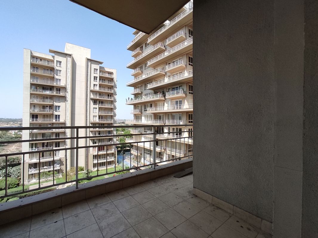 5 BHK for rent in Sector 111, Gurugram — semi-furnished — 2200 sq.ft — Puri Diplomatic Greens Phase I