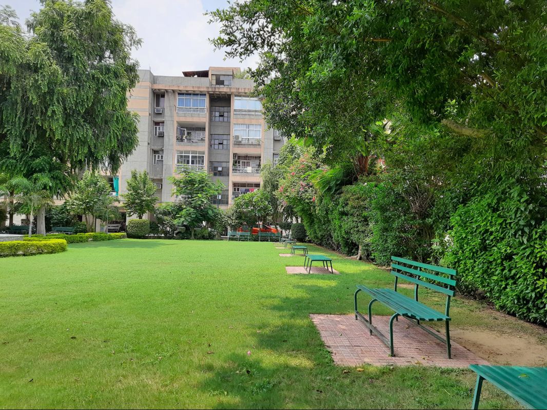5 BHK for rent in Sector 15, Gurugram — semi-furnished — 1800 sq.ft — Hewo Flat
