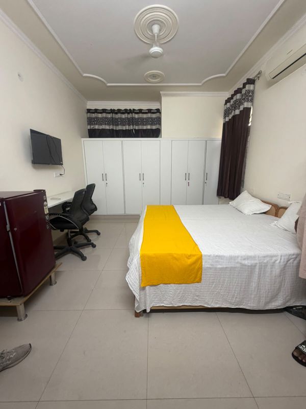 5 BHK for rent in Sector 15, Gurugram — furnished — 2300 sq.ft